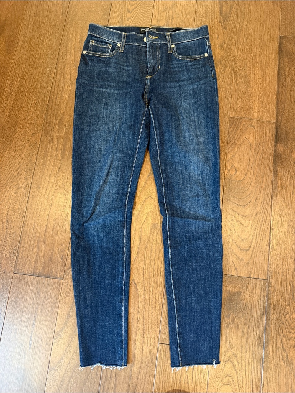 Banana Republic Women's Dark Blue Mid-Rise Skinny Jeans Raw Hem - C11-703